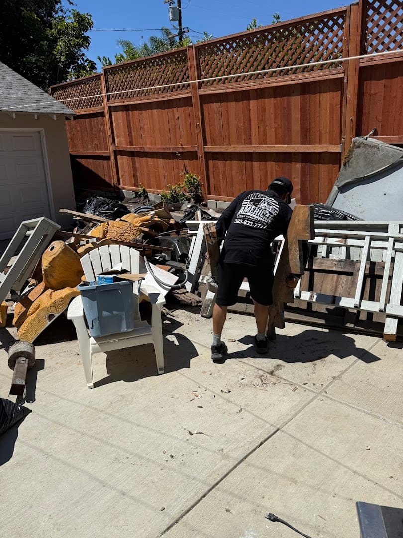 American junk removal pros - photo 1