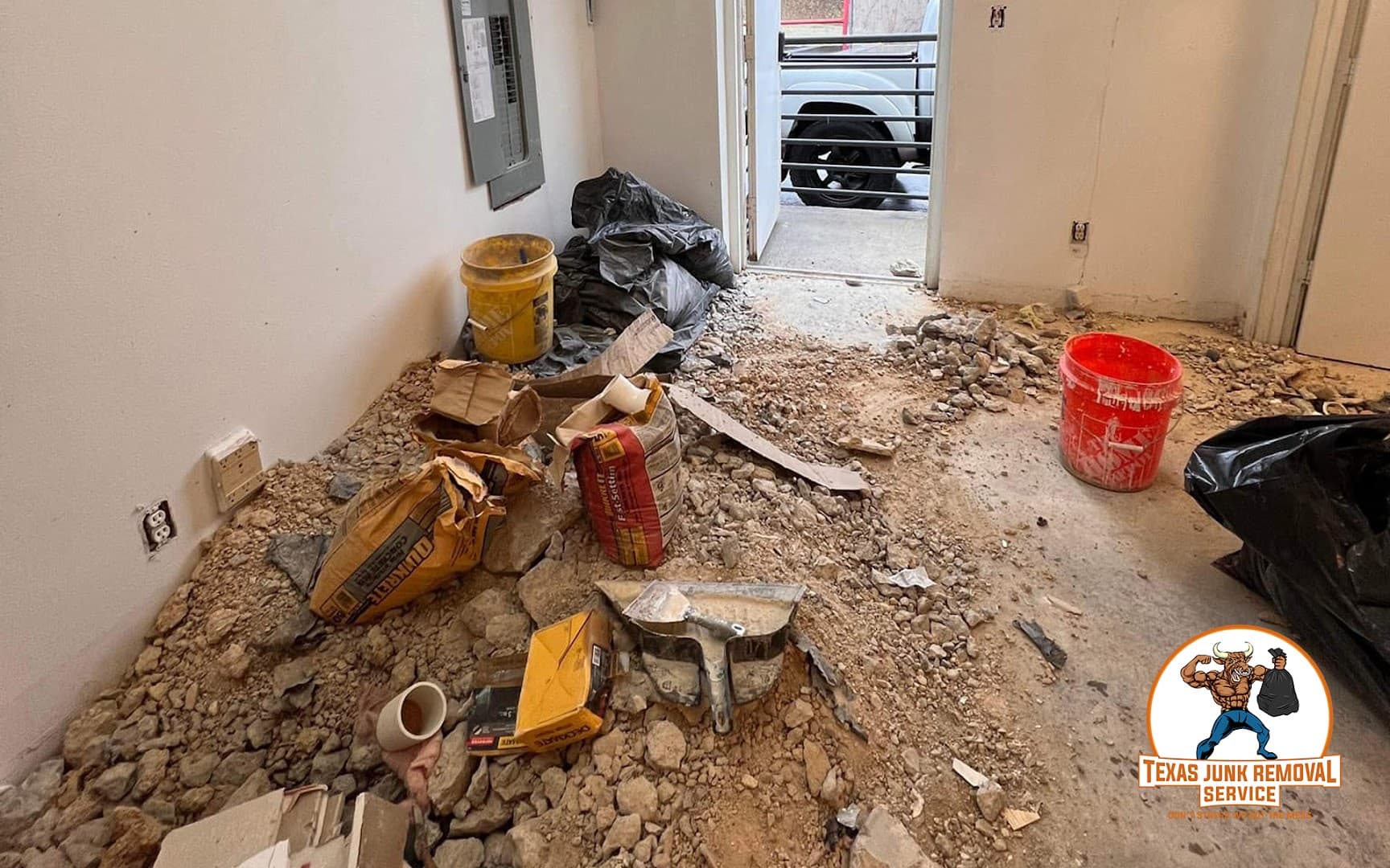 Texas Junk Removal Svc - photo 1