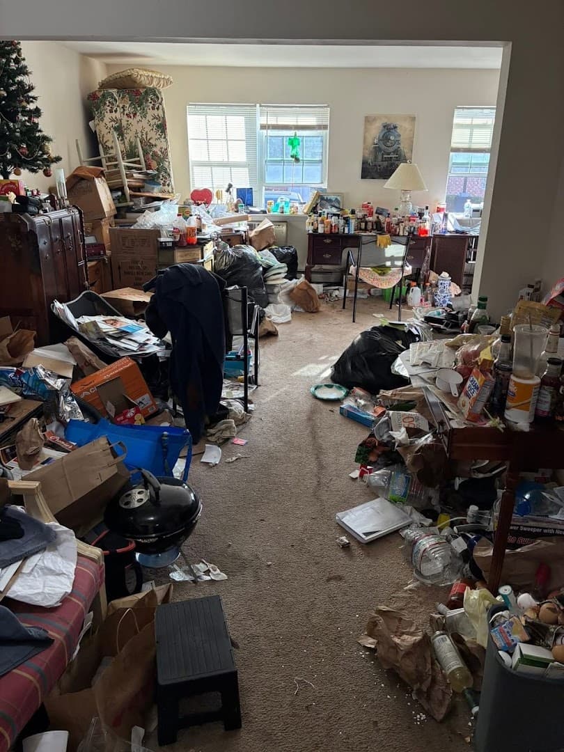 Toss It Hoarding Cleanup Services - photo 3