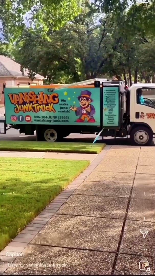 Vanishing Junk Truck - photo 2