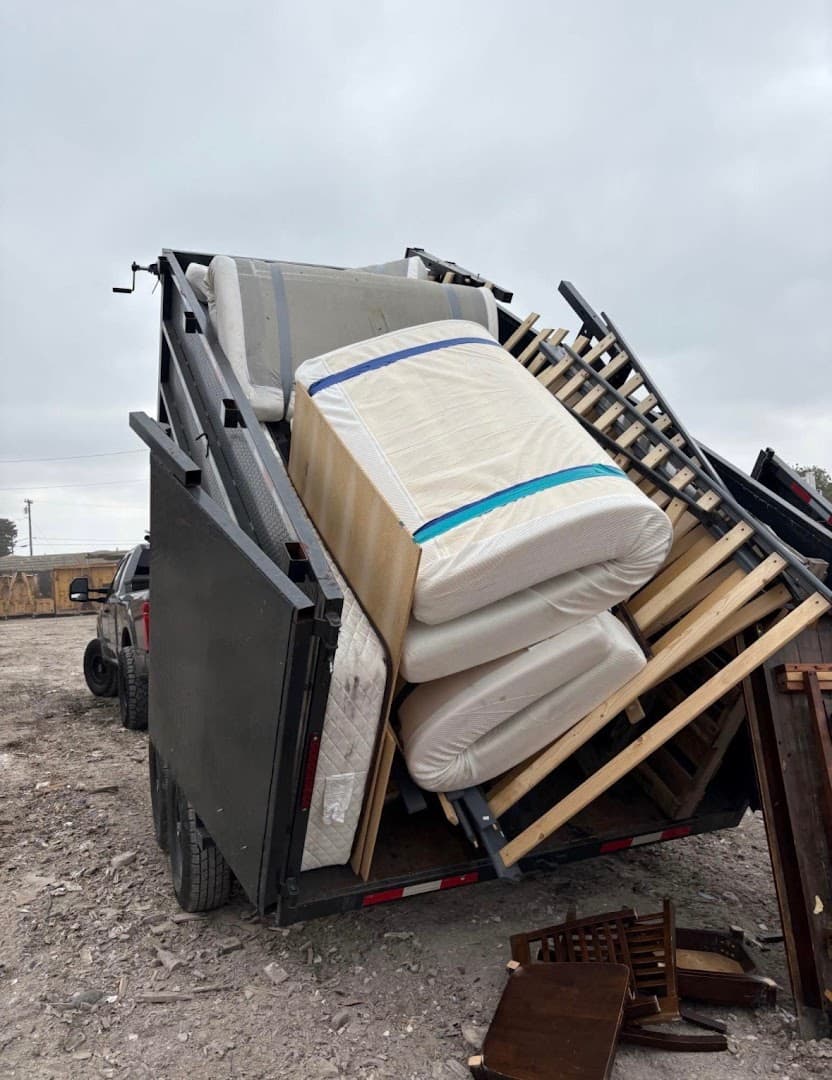 Dump It Hoarding Cleanup Services - photo 3
