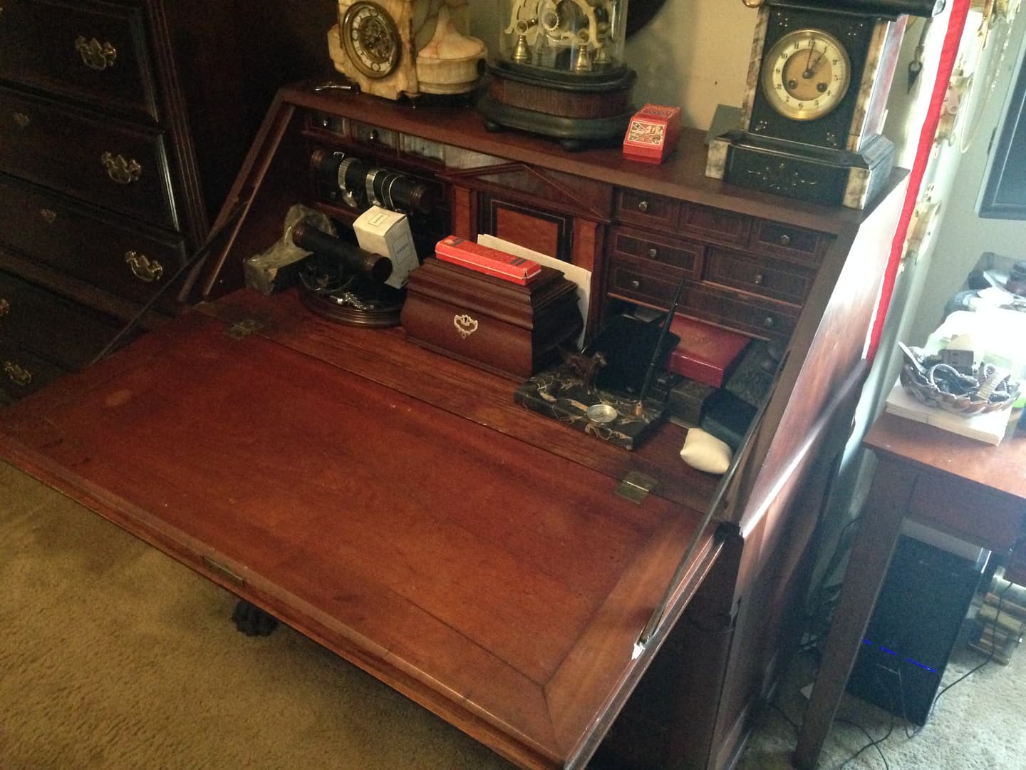 Raymond's Antiques - photo 1