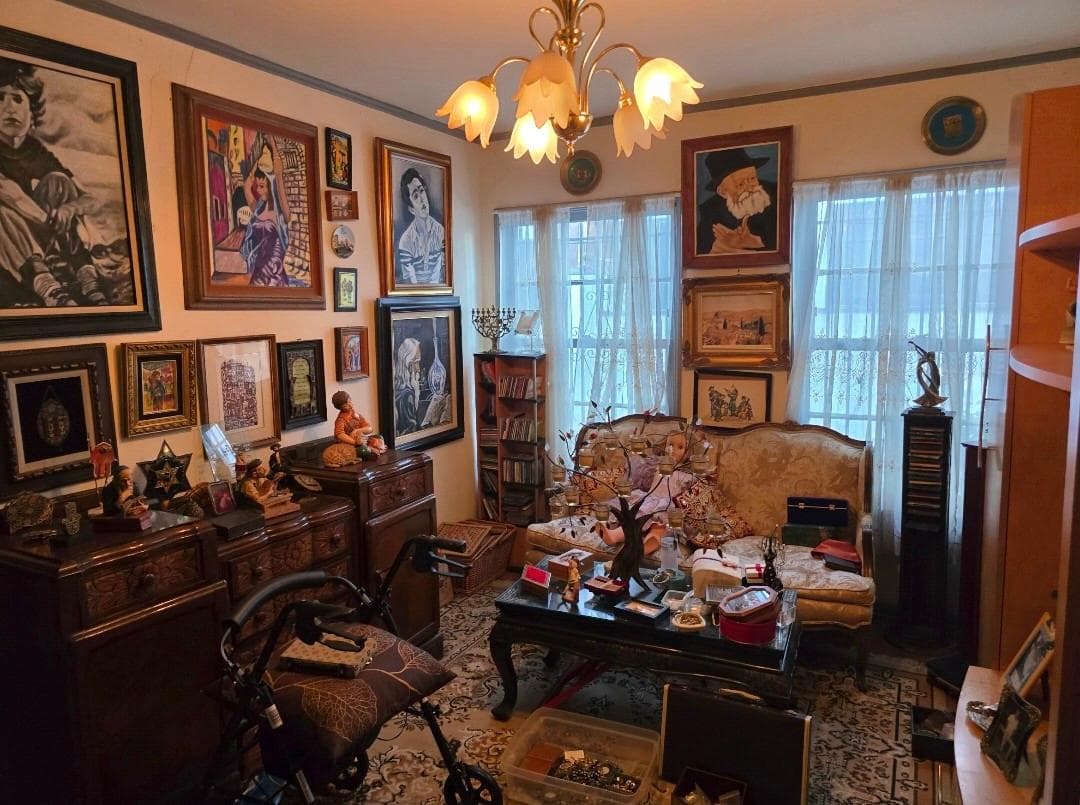 Melrose Treasures Estate Sales Los Angeles - photo 1
