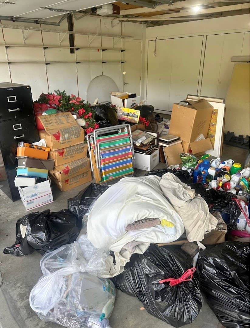 Dump It Hoarding Cleanup Services - photo 3
