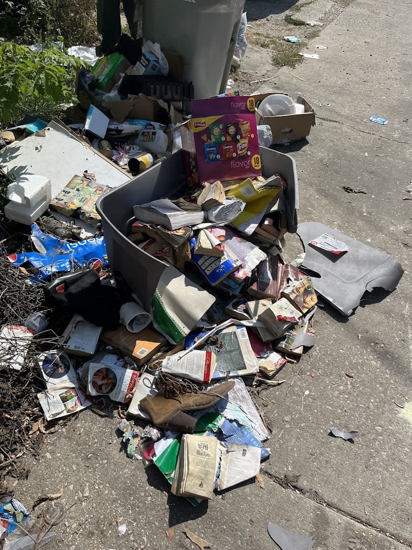 Mrcleanoutllc - photo 2