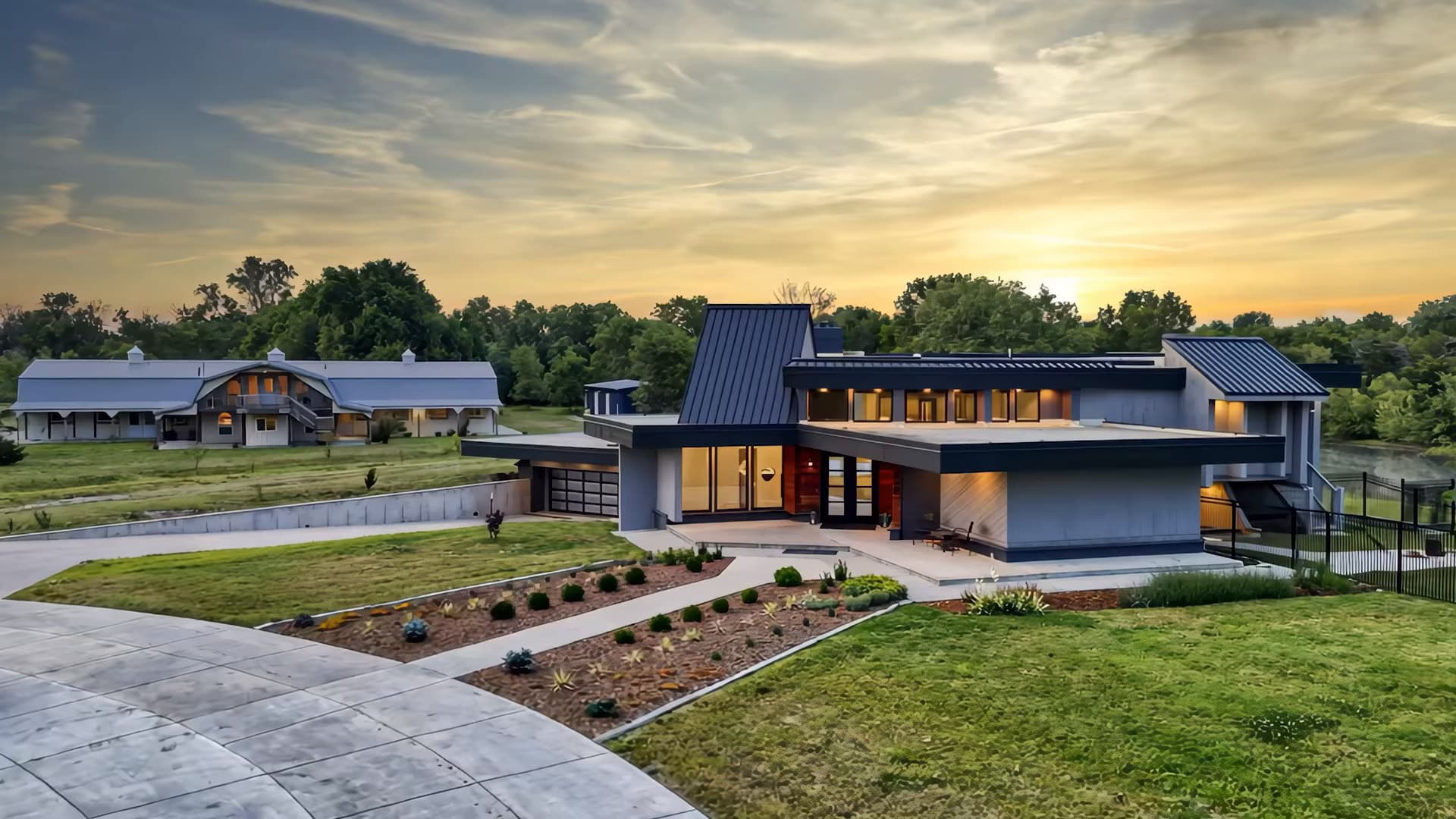 McCurdy Real Estate & Auction photo