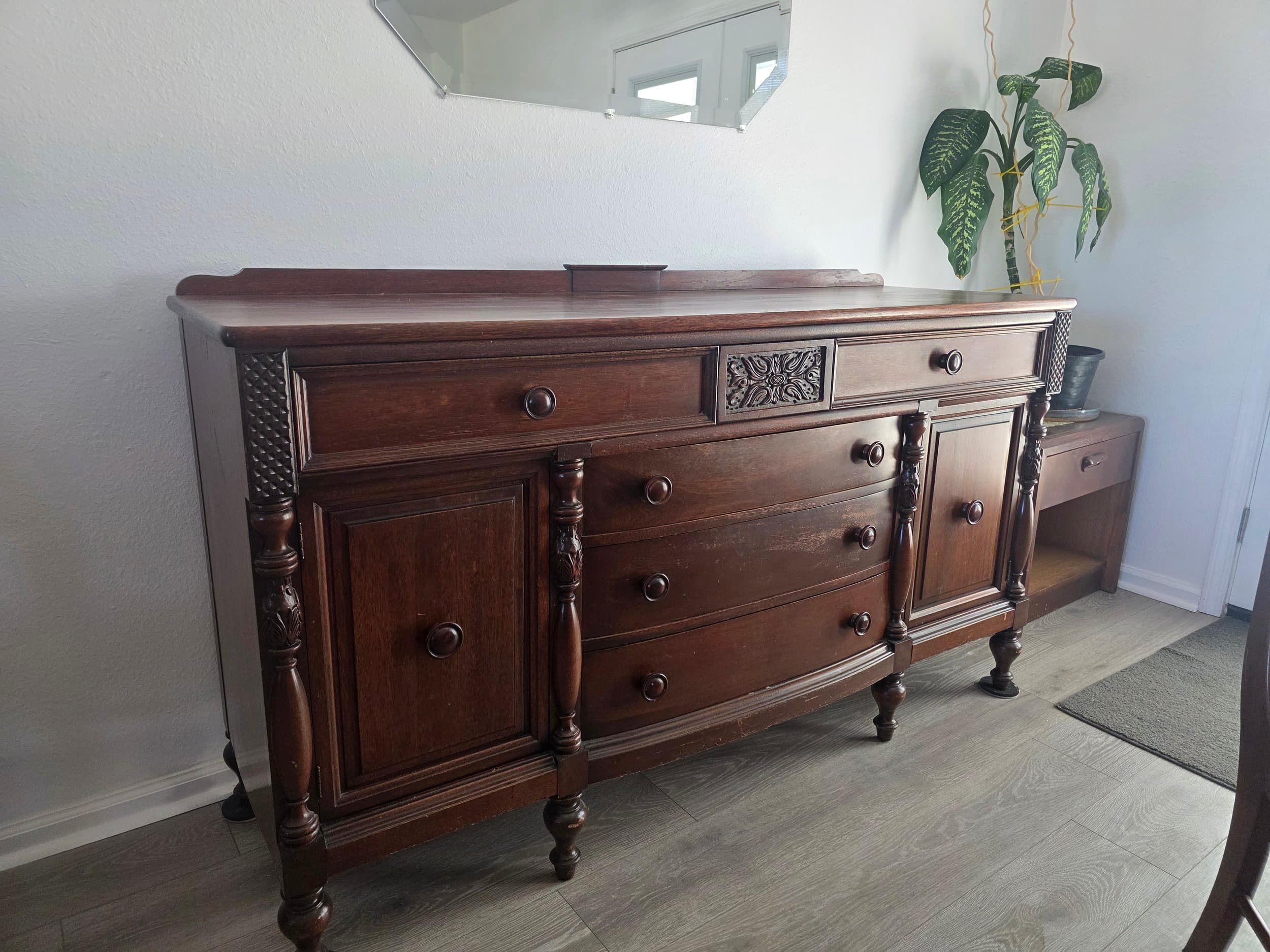 Yolis Estate Sale, LLC photo
